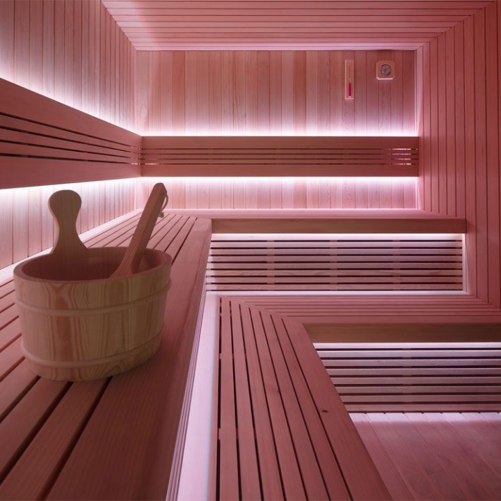 Zahradní sauna EAGO AWT Saunahaus THE CUBE X7-L hemlock 300×235 12 kW EOS BiO-Cubo