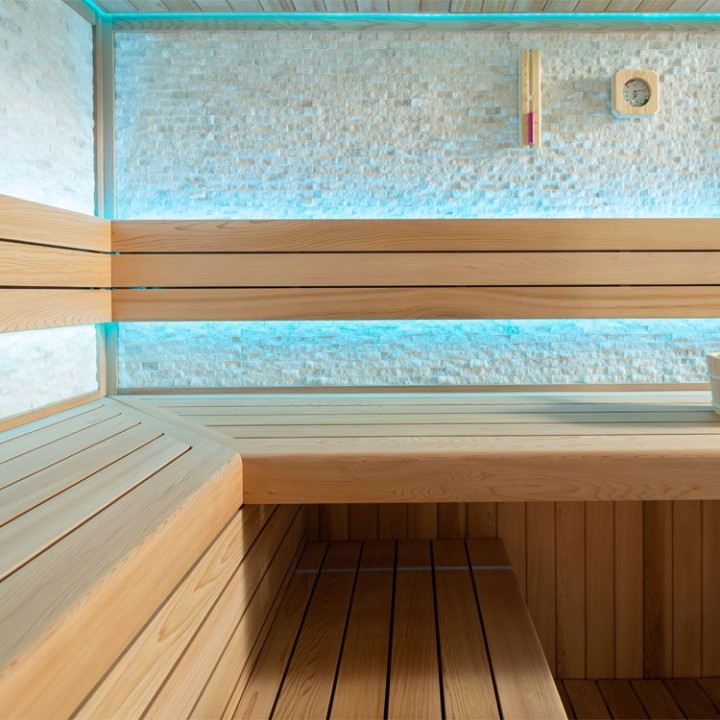 Finská sauna EAGO AWT E1601C červený cedr 180×180 bez kamen